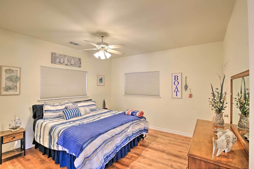 Canyon Lake Home w/ Game Room < 1 Mi to Boat Ramp!