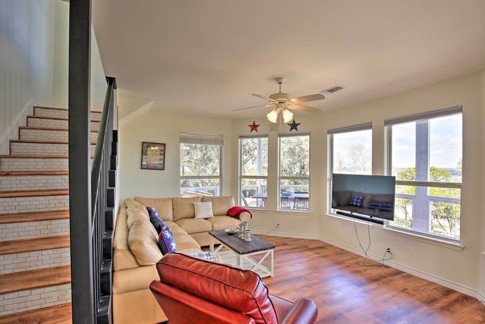 Canyon Lake Home w/ Game Room < 1 Mi to Boat Ramp!