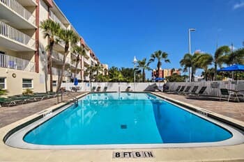 Indian Shores Condo w/ 2 Balconies & Pool Access!