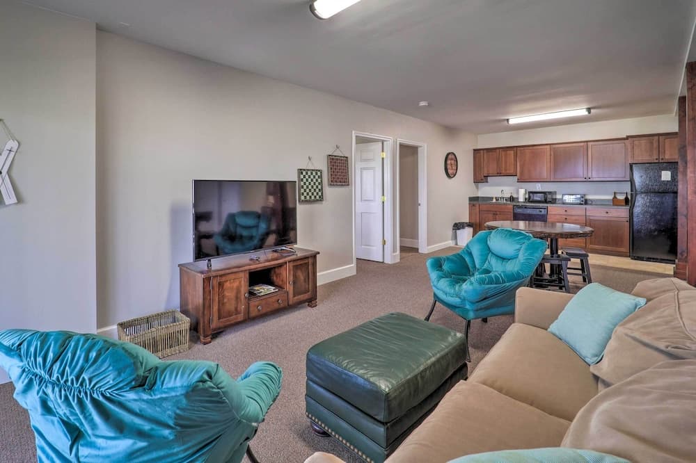 Grand Family Home w/ Hot Tub On Beech Mountain!