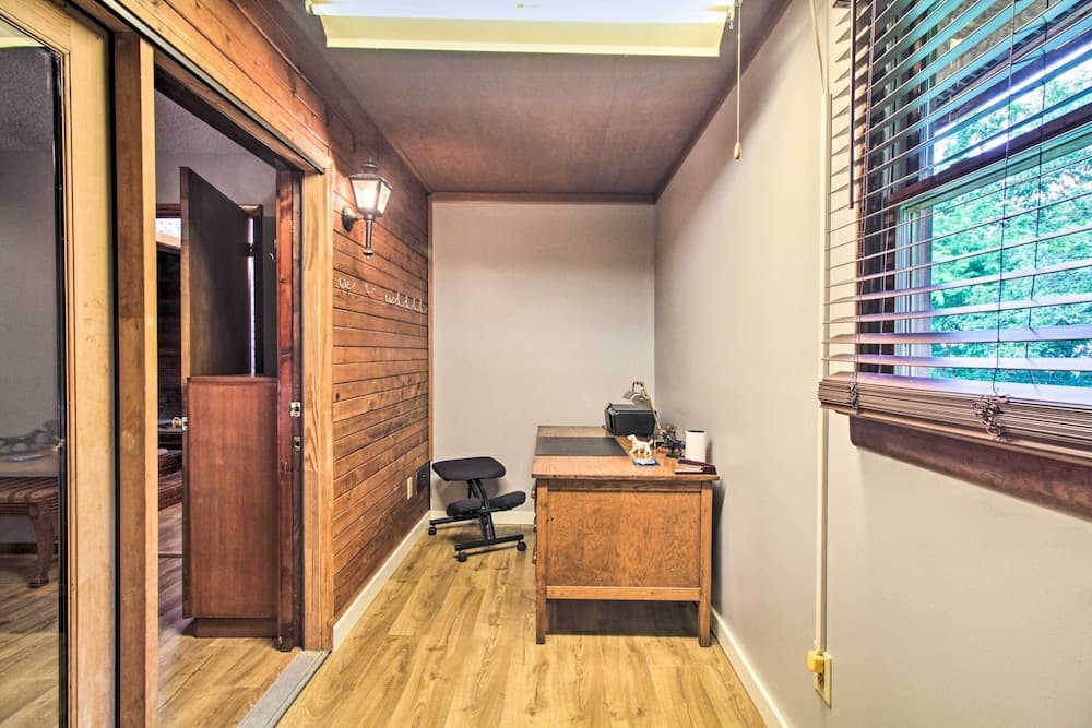 Pet-friendly VA Home ~ 30 Mi to Shenandoah NP