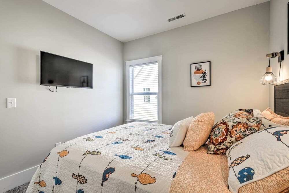 Little River Escape w/ Patio < 6 Mi to Beach!