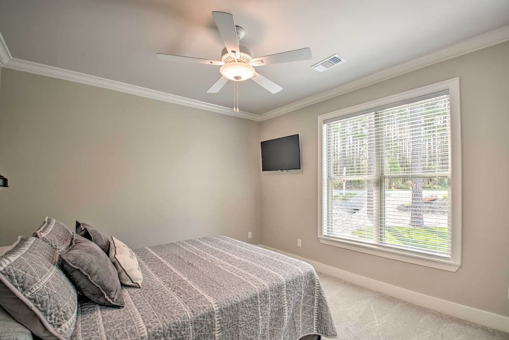 'greenside Bunker' w/ Fire Pit on Golf Course!