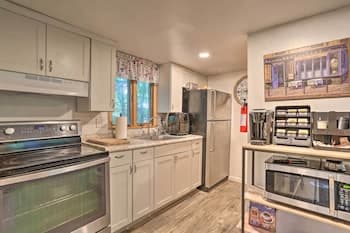 North Arrowhead Lake Cabin w/ Deck, Pets Welcome!