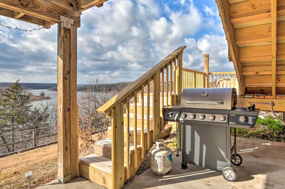 Lakeside Urbana Home - Near Hunting & Fishing!