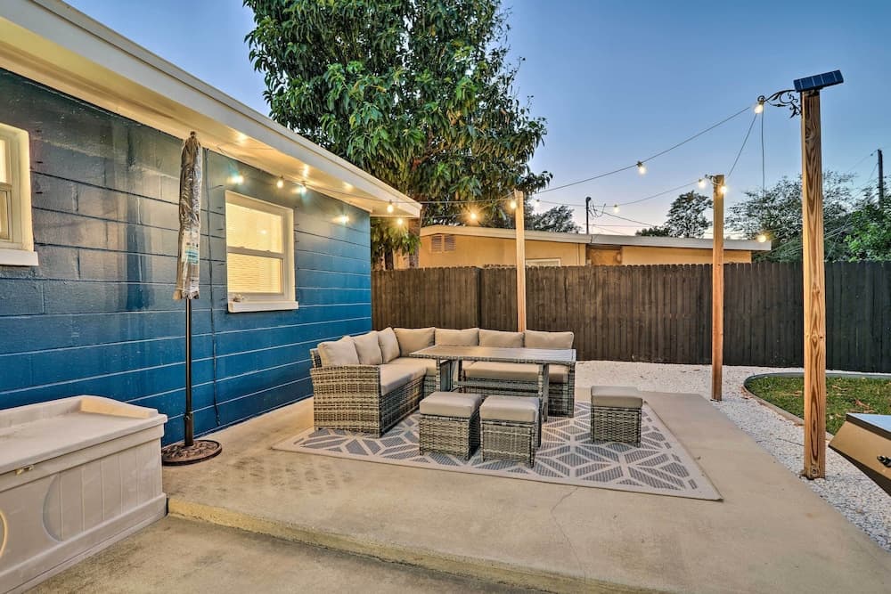 Seminole Home w/ Gorgeous Outdoor Dining Area