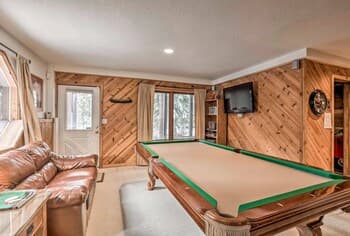 Luxe Home: Hot Tub, Game Room, Sauna & Jungle Gym!