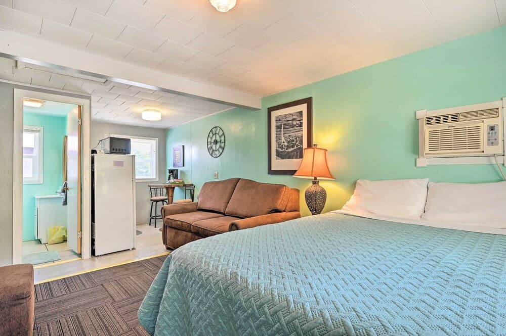 Cozy Friendship Studio w/ Direct Lake Access!