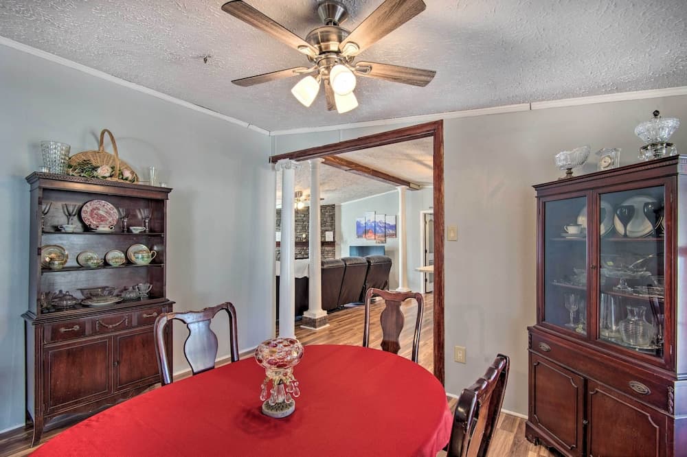 Game Room & Views: Lakefront Shelby Home!