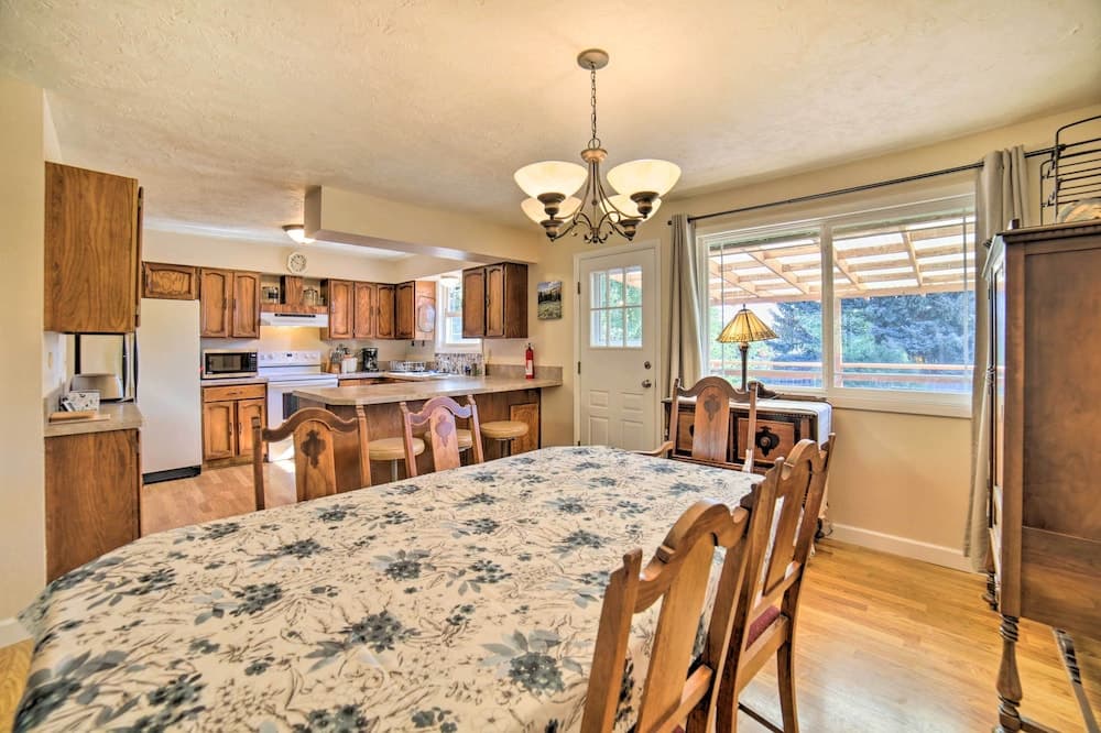 Family-friendly Retreat ~ 2 Mi to Downtown!