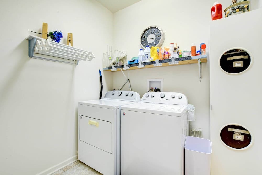 Spacious Waterfront Yorkville Getaway w/ Yard