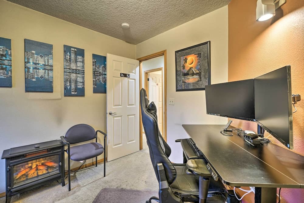 Charming Vancouver Home - Patio & Fire Pit!