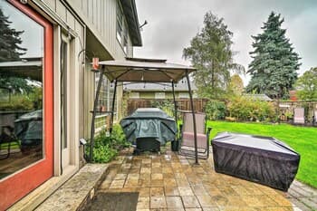 Charming Vancouver Home - Patio & Fire Pit!
