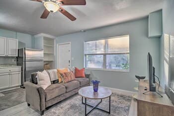 Bright St Petersburg Escape < 3 Mi to Dtwn!