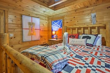 Gatlinburg Family Cabin w/ Private Hot Tub + Deck!