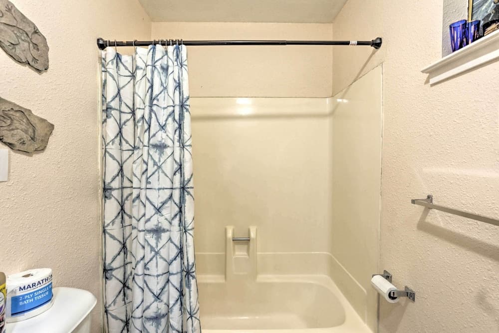 Gorgeous Oakhurst Retreat w/ Swimming Hole!