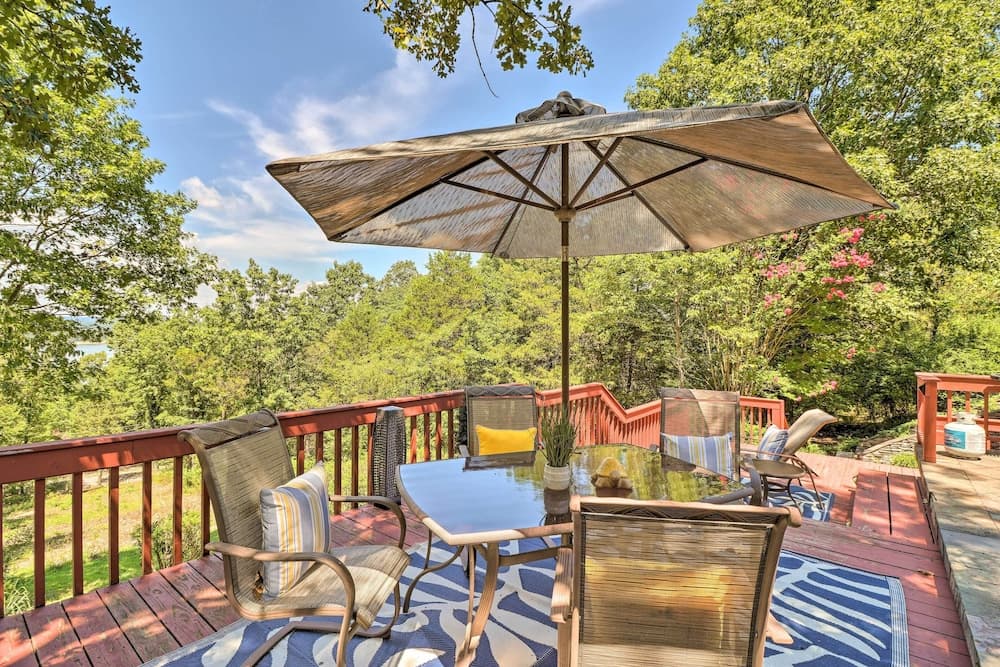 Norfork Lake Getaway: Deck, 6 Mi to Main St!