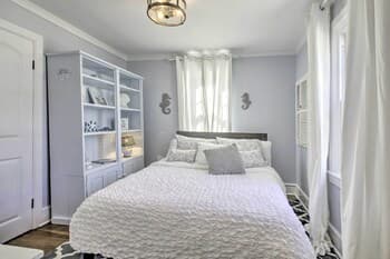 Chincoteague Island Cottage ~ 2 Mi to Beaches