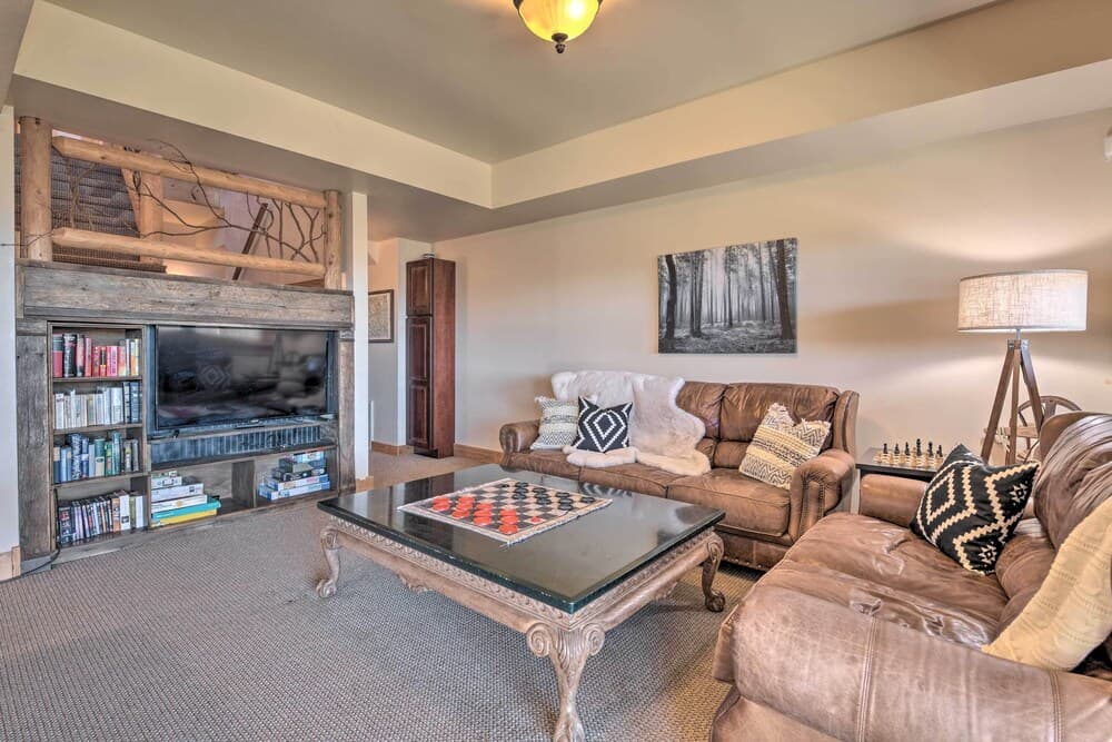 Panoramic Mtn Views: Luxe Cataloochee Cabin!