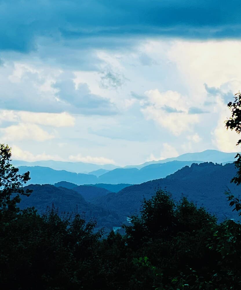 Panoramic Mtn Views: Luxe Cataloochee Cabin!