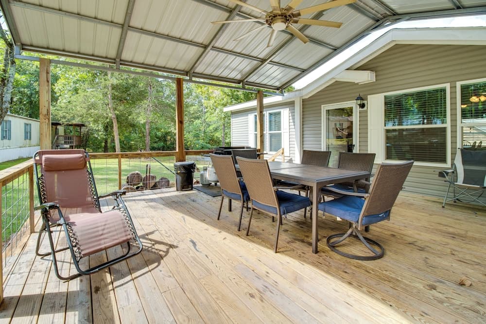 Greers Ferry Lakefront Home w/ Deck & Boat Slips!