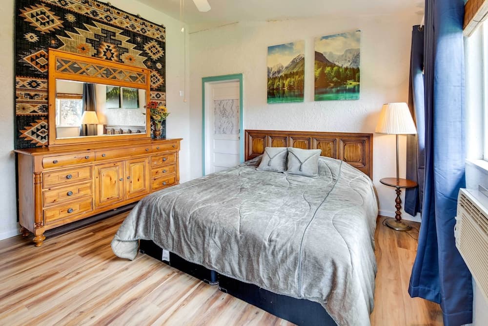 Spacious Wyoming Retreat: Fishing & Hunting