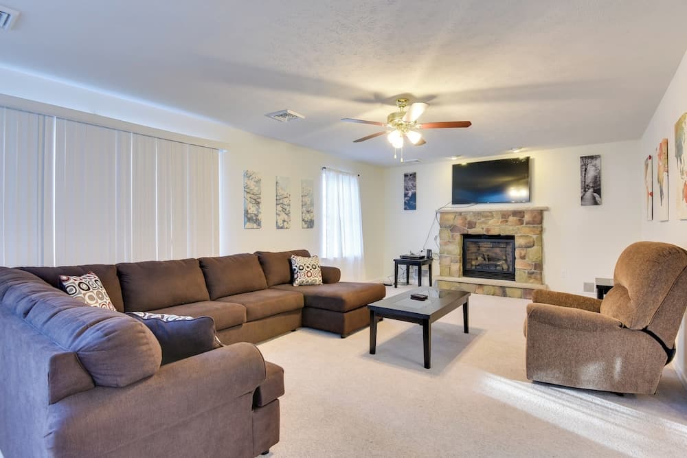 Serene Pocono Escape: 4 Mi to Tobyhanna State Park