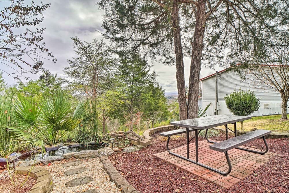Sevierville Home: Lookout Deck, 10 Mi to Dollywood