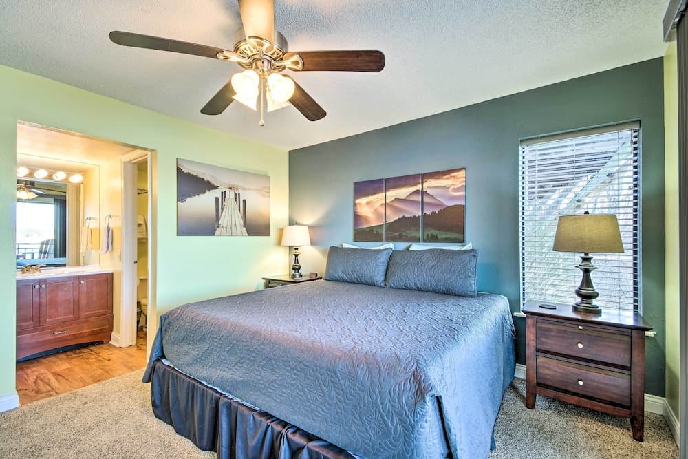 Lakefront Ozarks Condo By Golf & Restaurants!