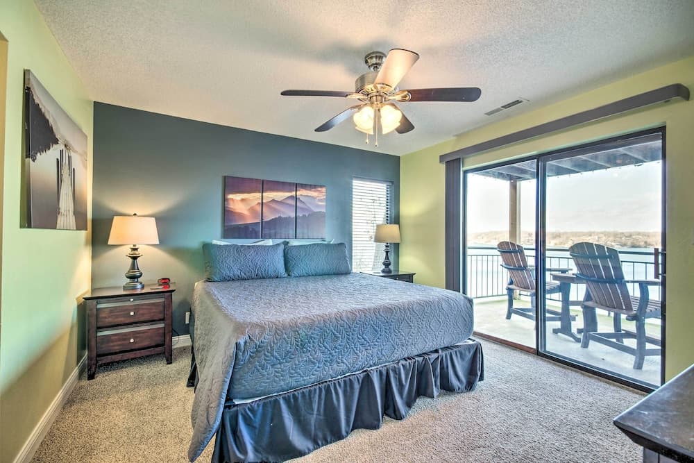 Lakefront Ozarks Condo By Golf & Restaurants!