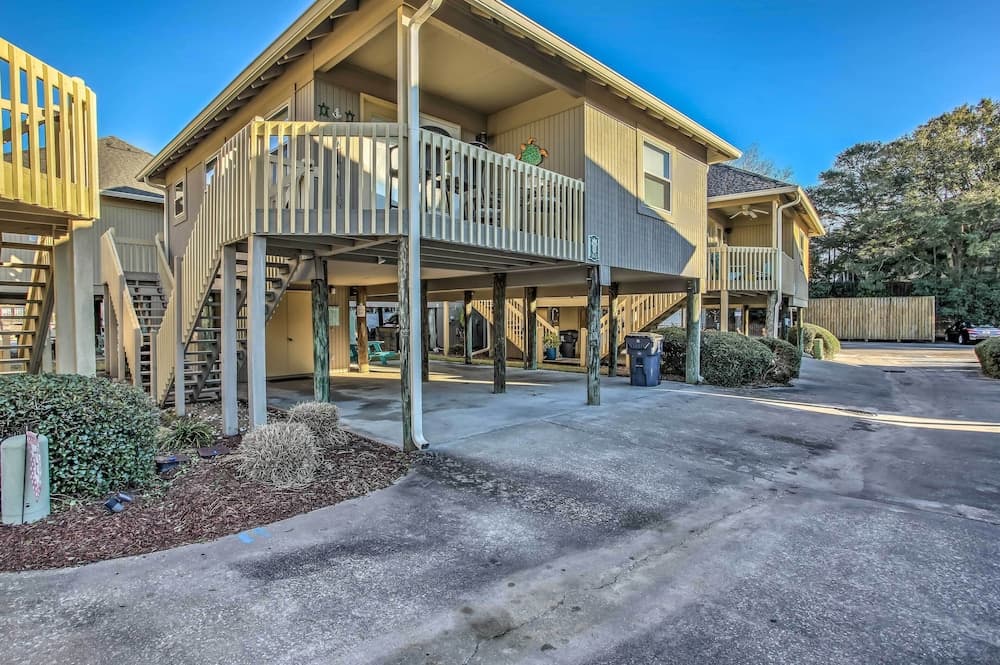 Walk to Beach: Dog-friendly Myrtle Beach Cottage!