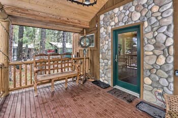 Beautiful Leavenworth Cabin Getaway w/ Hot Tub!
