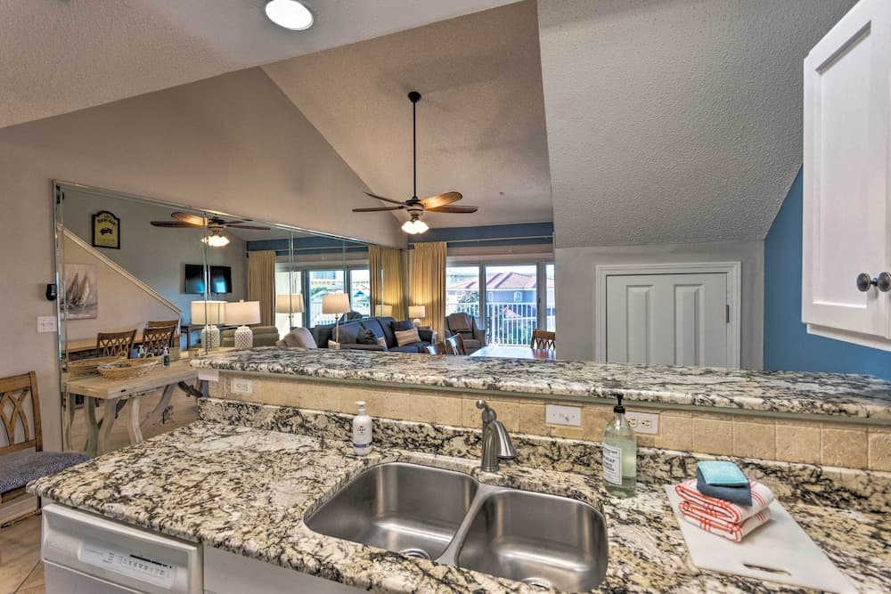 Beach & Pool Access: Family-friendly Miramar Condo