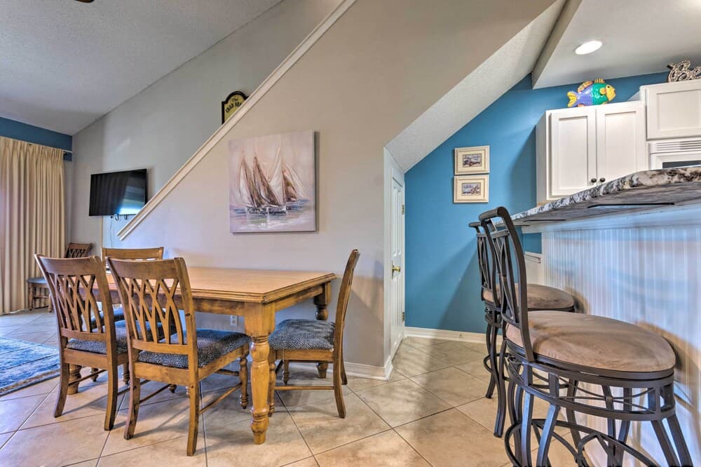 Beach & Pool Access: Family-friendly Miramar Condo