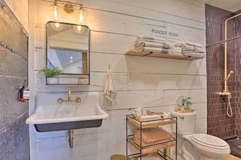 Rustic Rapid City Farmhouse w/ Mountain Views