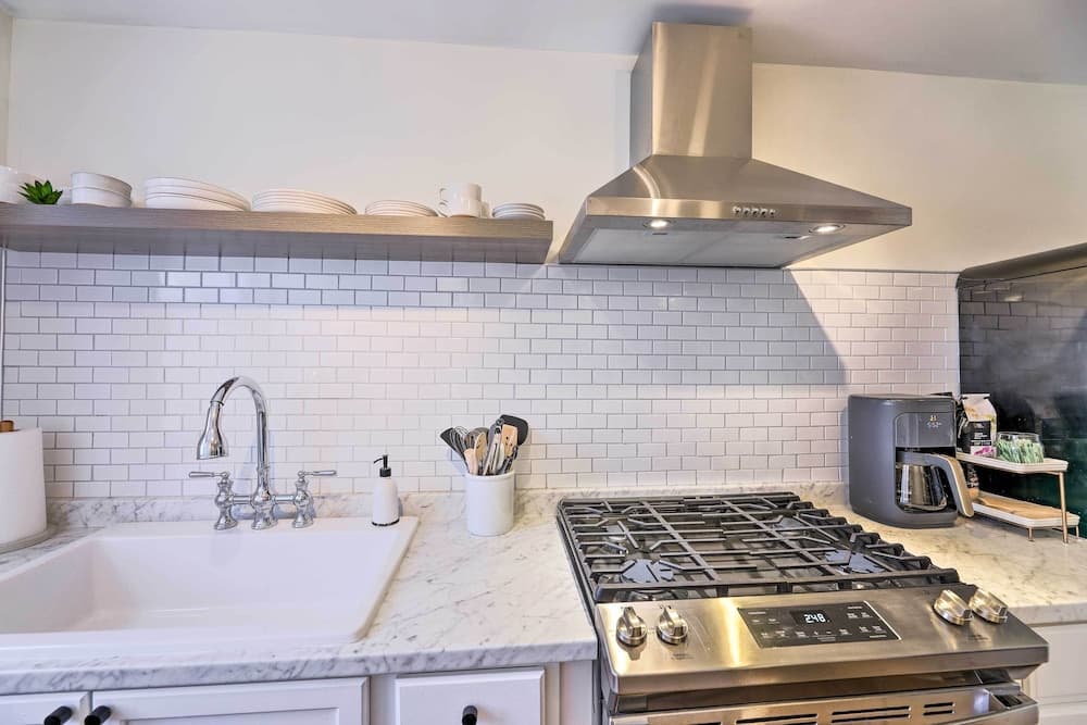 Cincinnati Vacation Rental: 6 Mi to Downtown!