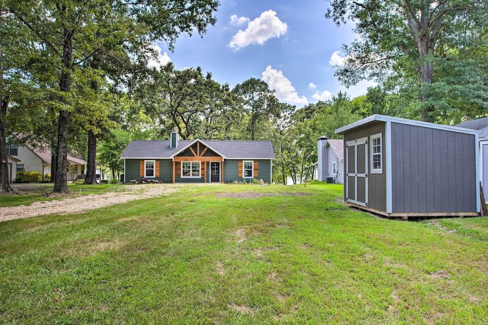 Charming Lake Fork Cottage w/ Screened-in Porch!