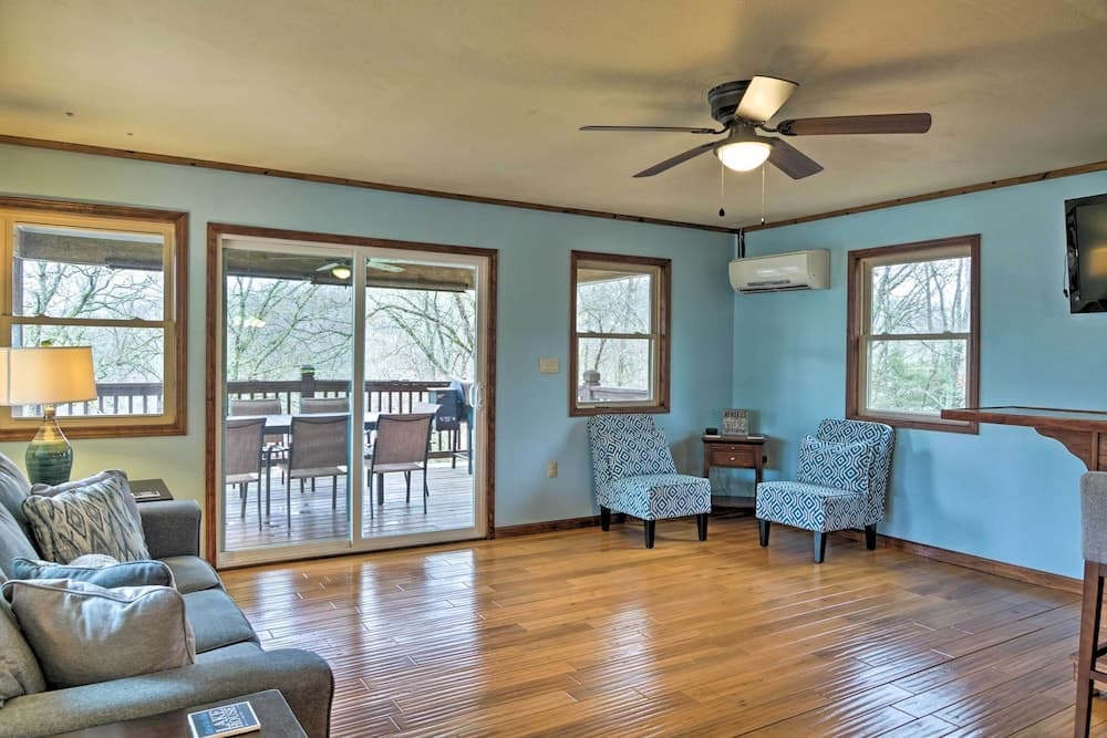 Table Rock Lake House w/ Fire Pit: Steps to Water!