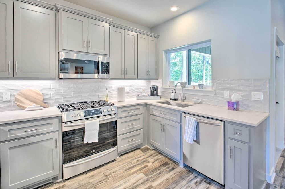 Lakefront Hot Springs Retreat w/ Deck & Grill