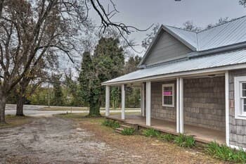 Traditional Southern House With Front Porch!