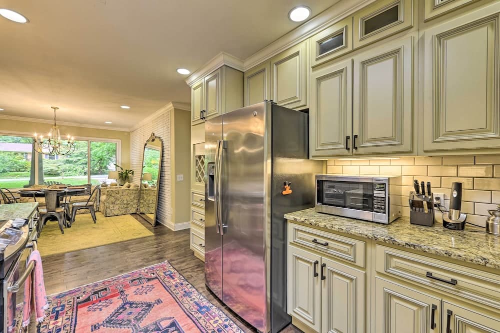 Charming Charlotte Cottage on a Half Acre!