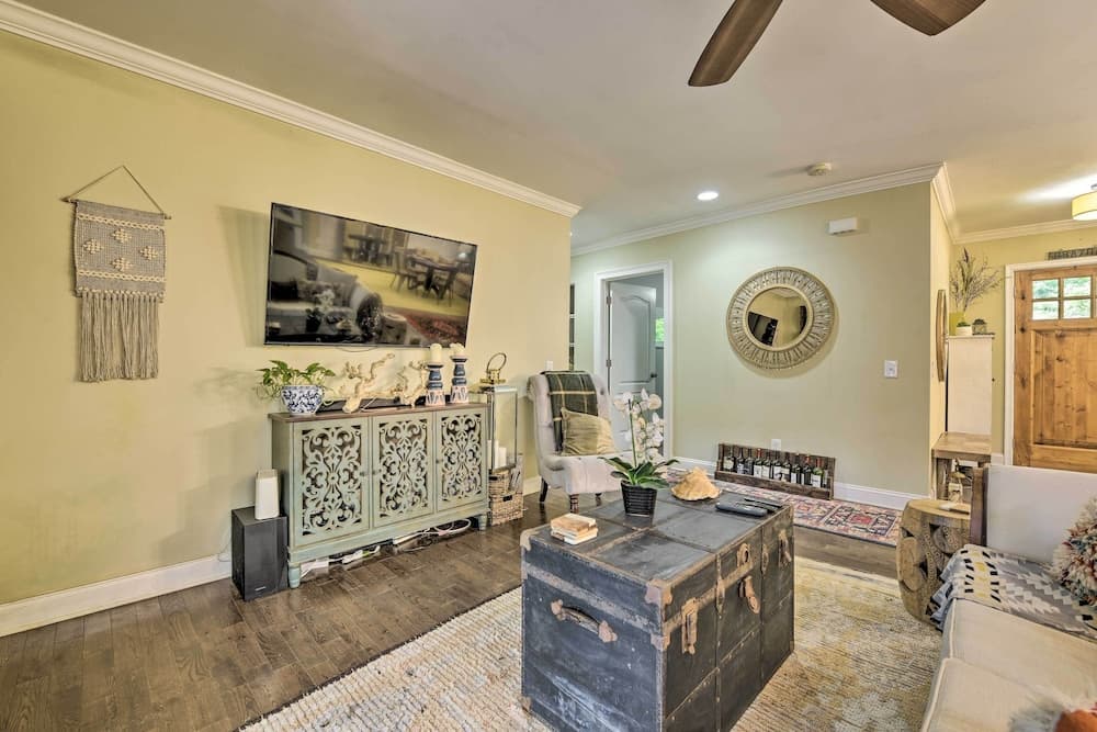 Charming Charlotte Cottage on a Half Acre!