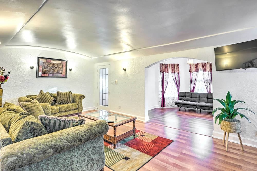 Charming Milwaukee Retreat ~ 5 Mi to Downtown