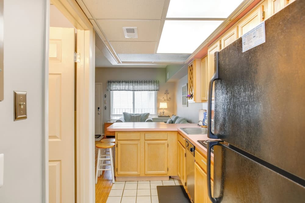 Quaint Wildwood Condo ~ Walk to Beach!