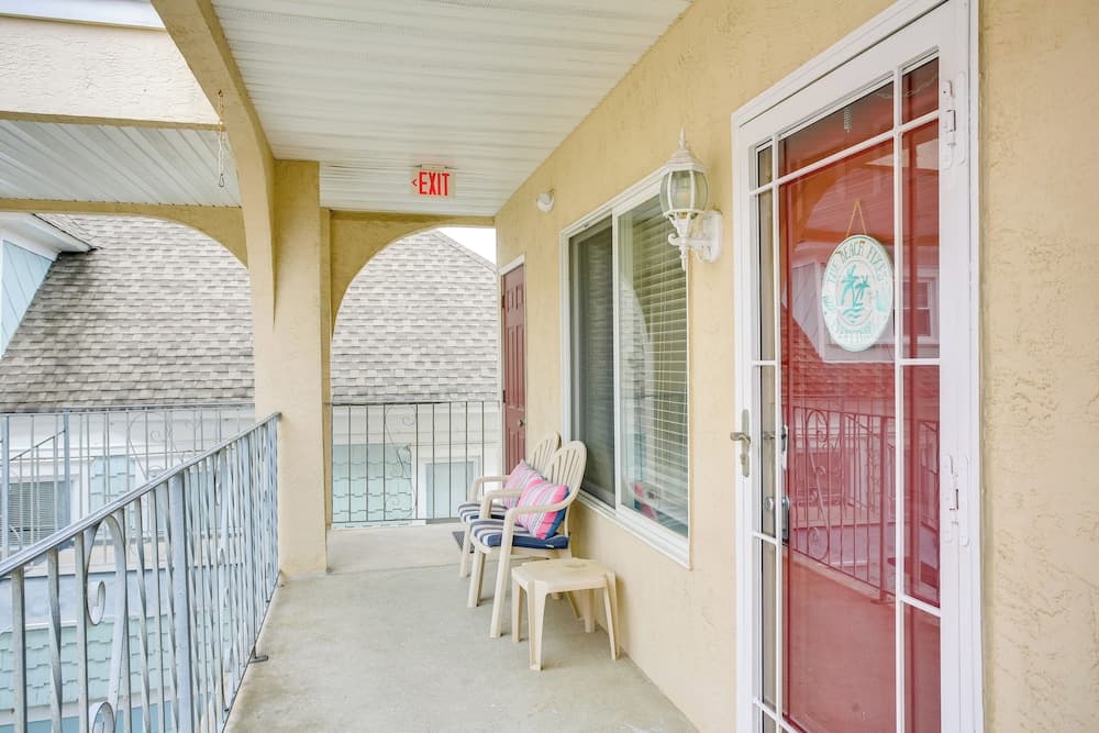 Quaint Wildwood Condo ~ Walk to Beach!