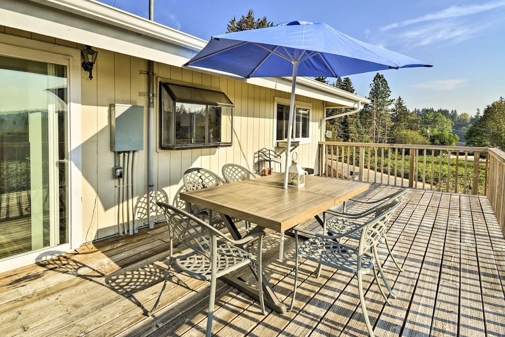 Relaxing Poulsbo Duplex w/ Liberty Bay Views!