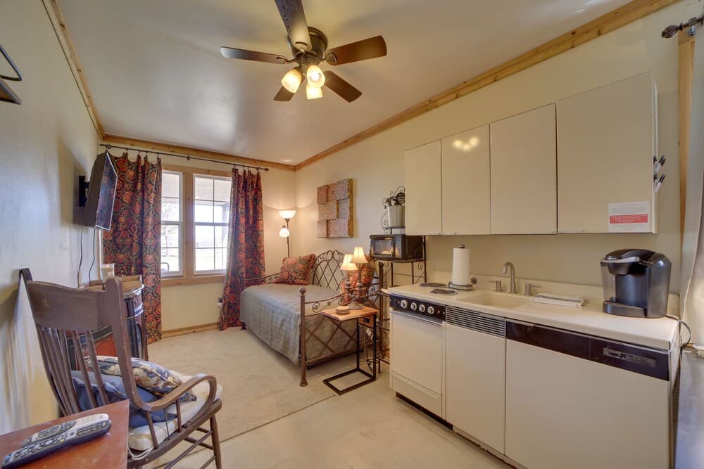 Wagoner Vacation Rental Studio ~ 3 Mi to Marina!