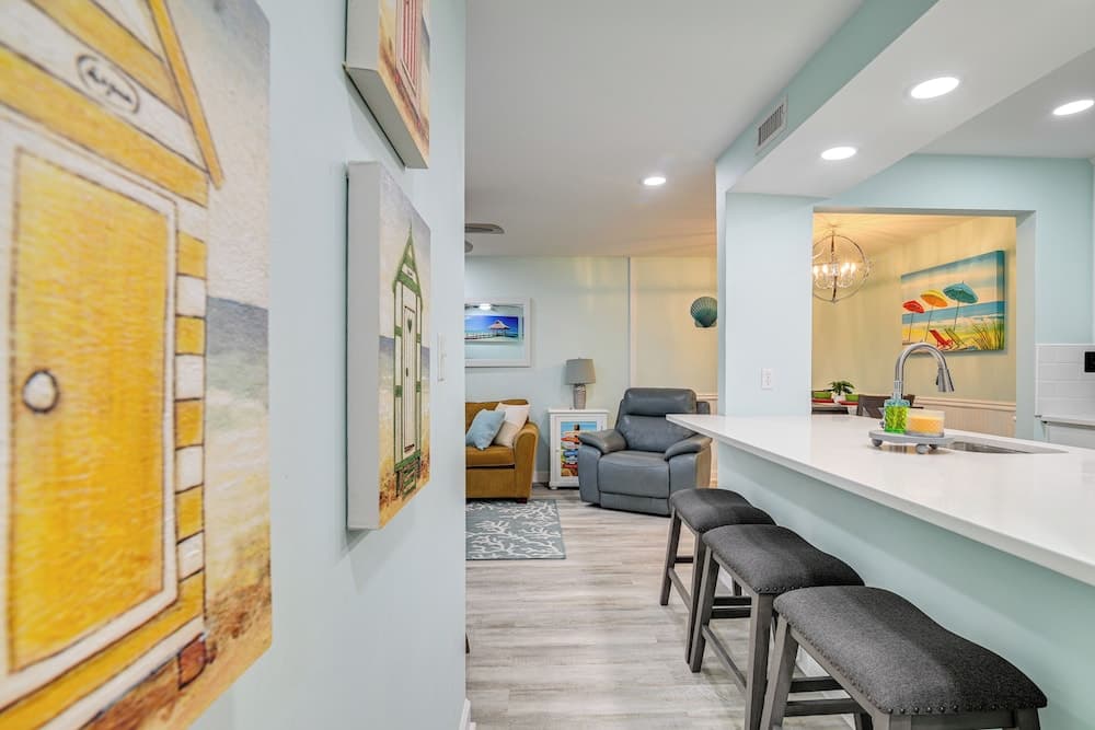 Cozy Myrtle Beach Getaway: 1 Block to Ocean!