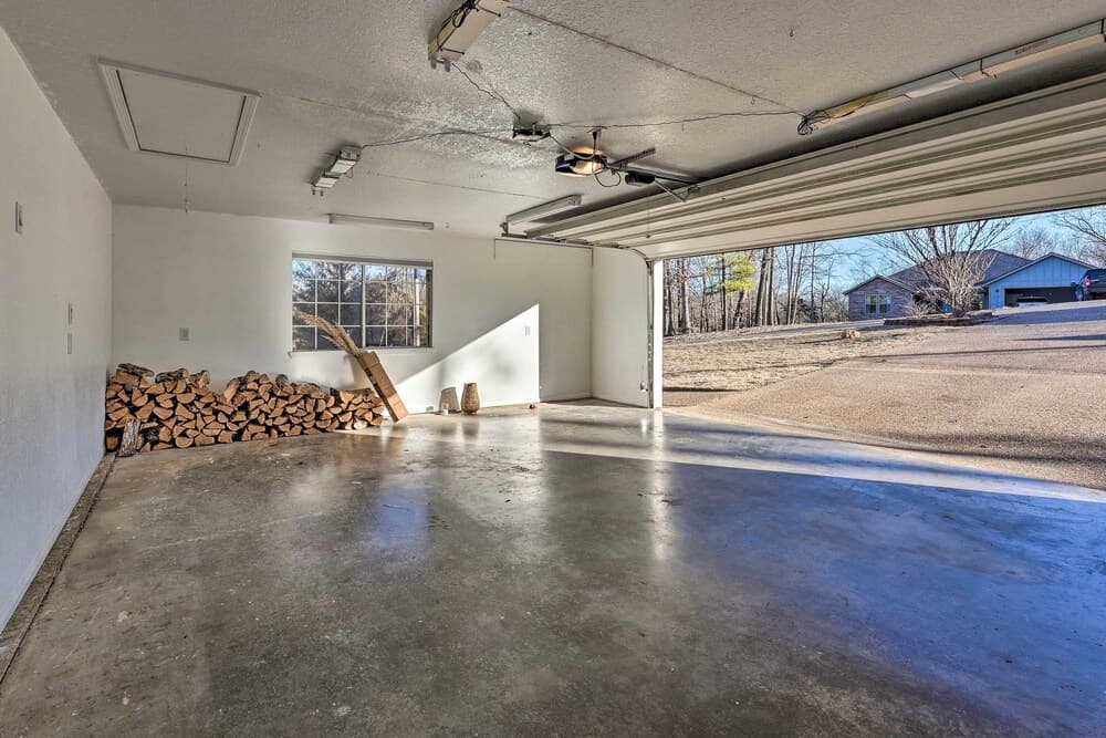 Lakefront Bella Vista Home, Near Back 40!