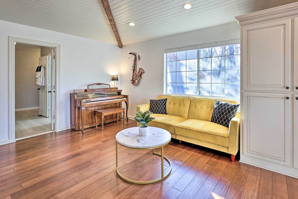 Lakefront Bella Vista Home, Near Back 40!